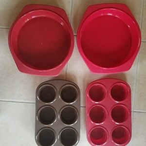Silicone cake pans